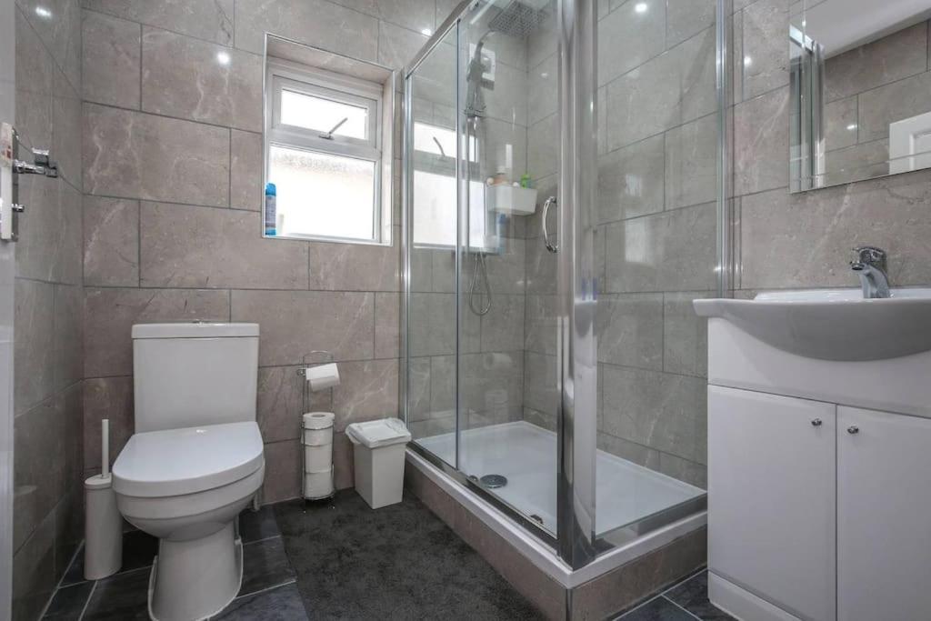Large Modern Apartment With Garden Sleeps 10 Guests London Eksteriør billede