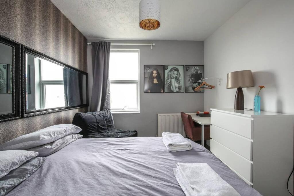Large Modern Apartment With Garden Sleeps 10 Guests London Eksteriør billede