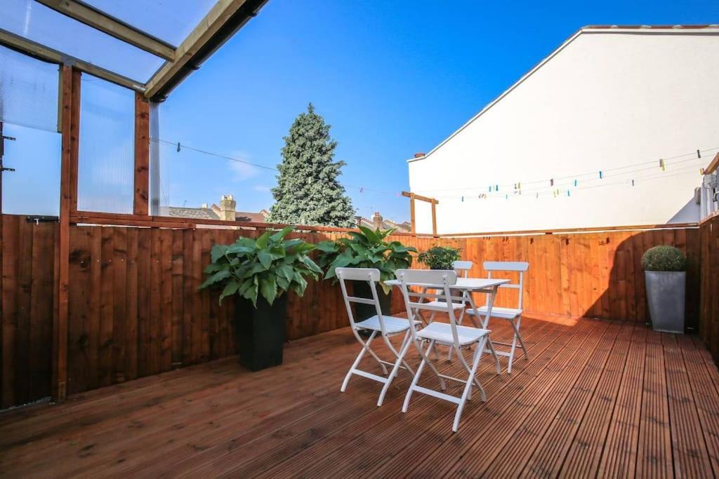 Large Modern Apartment With Garden Sleeps 10 Guests London Eksteriør billede