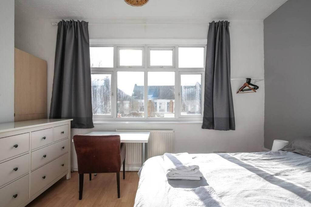 Large Modern Apartment With Garden Sleeps 10 Guests London Eksteriør billede